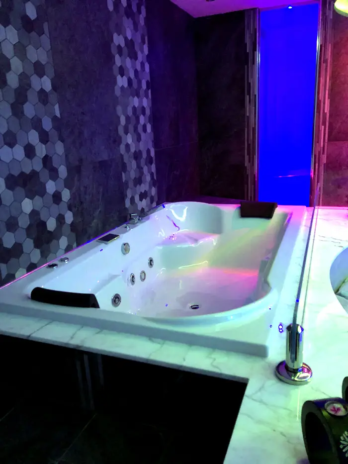 vasca idromassaggio in camera